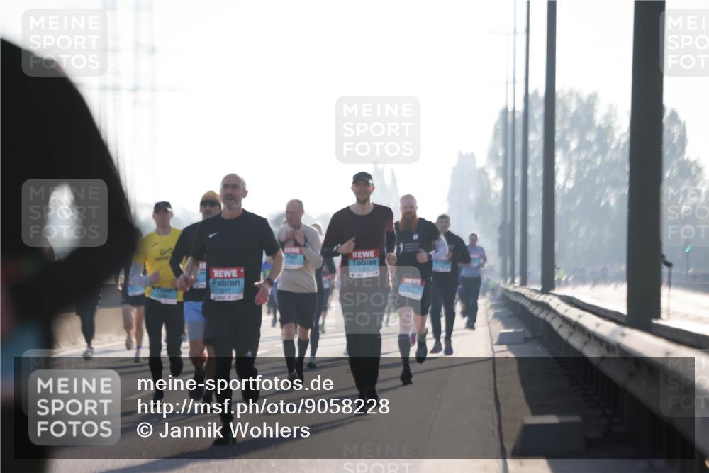 03.10.2025 - Köhlbrandbrückenlauf Jannik Wohlers http://msf.ph/oto/9058228 03.10.2025 09:13:57 Position 3 3211, 1421 meine-sportfotos.de