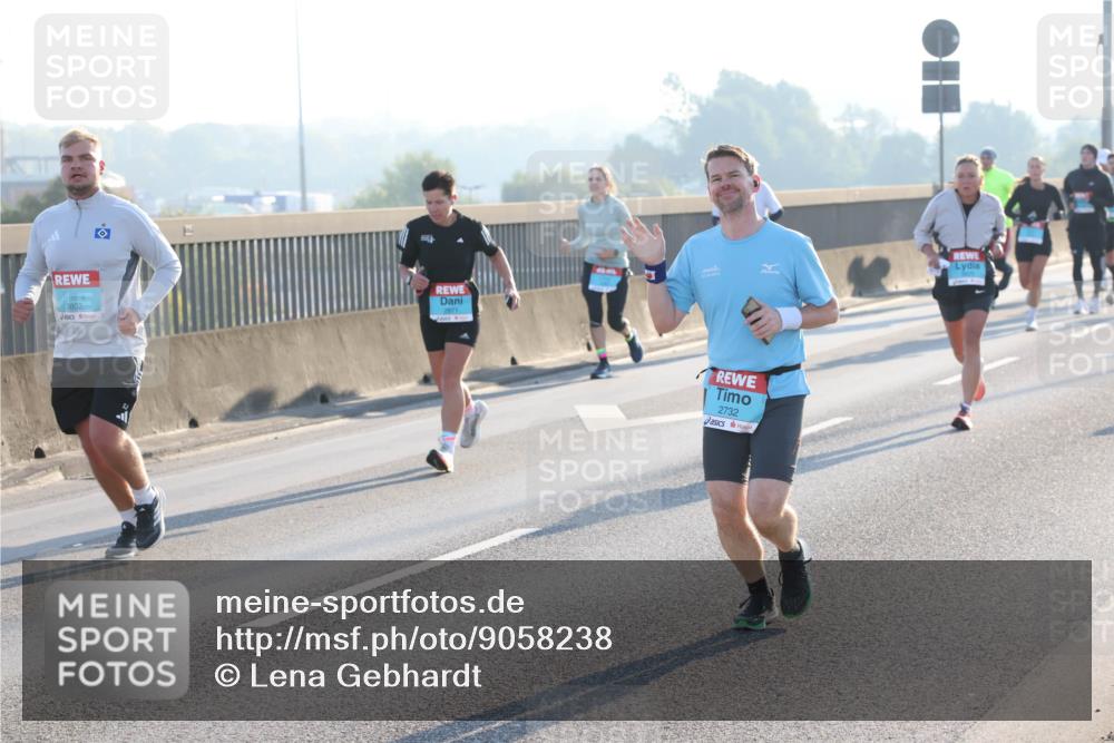 03.10.2025 - Köhlbrandbrückenlauf Lena Gebhardt http://msf.ph/oto/9058238 03.10.2025 09:18:21 Position 1 3802, 2732 meine-sportfotos.de