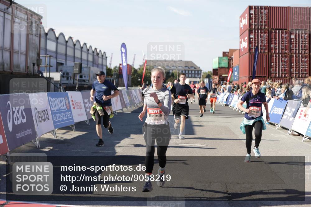 03.10.2025 - Köhlbrandbrückenlauf Jannik Wohlers http://msf.ph/oto/9058249 03.10.2025 13:11:49 Ziel 4100, 4101, 4178, 4353, 4354, 4469, 4568, 4685, 4736, 4782, 5097, 5396, 5426, 5866, 5869, 5937, 6033, 6048, 6049, 6622 meine-sportfotos.de