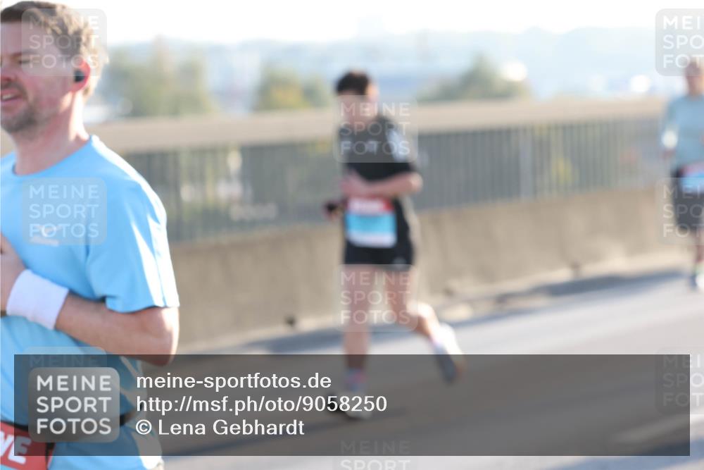 03.10.2025 - Köhlbrandbrückenlauf Lena Gebhardt http://msf.ph/oto/9058250 03.10.2025 09:18:22 Position 1  meine-sportfotos.de