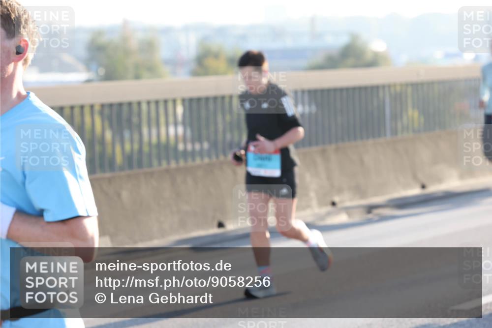 03.10.2025 - Köhlbrandbrückenlauf Lena Gebhardt http://msf.ph/oto/9058256 03.10.2025 09:18:23 Position 1  meine-sportfotos.de