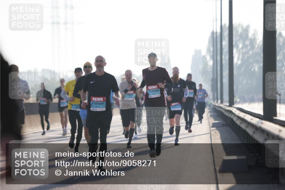 03.10.2025 - Köhlbrandbrückenlauf Jannik Wohlers http://msf.ph/oto/9058271 03.10.2025 09:13:58 Position 3 3211, 1421 meine-sportfotos.de