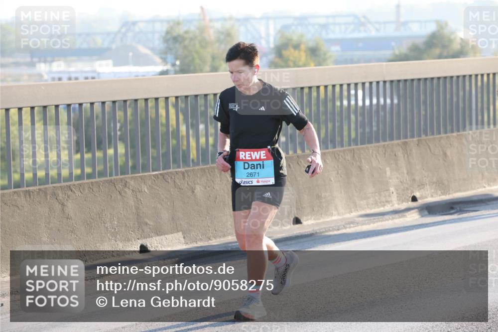 03.10.2025 - Köhlbrandbrückenlauf Lena Gebhardt http://msf.ph/oto/9058275 03.10.2025 09:18:23 Position 1 2671 meine-sportfotos.de