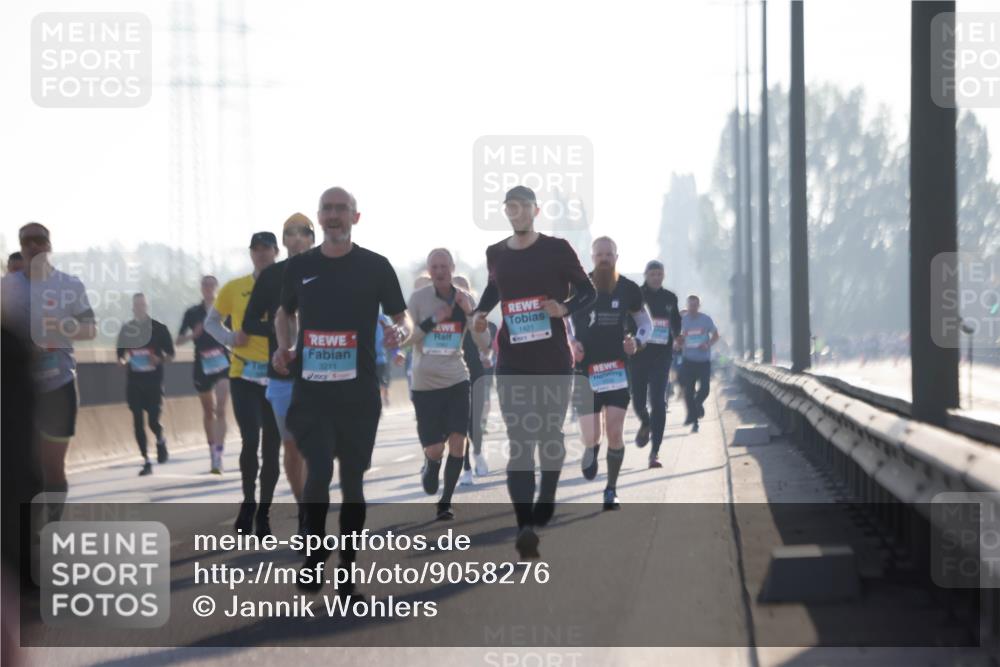 03.10.2025 - Köhlbrandbrückenlauf Jannik Wohlers http://msf.ph/oto/9058276 03.10.2025 09:13:58 Position 3 1421, 3211 meine-sportfotos.de