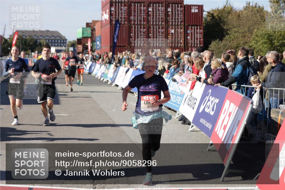 03.10.2025 - Köhlbrandbrückenlauf Jannik Wohlers http://msf.ph/oto/9058296 03.10.2025 13:11:50 Ziel 4100, 4101, 4178, 4353, 4354, 4469, 4568, 4685, 4736, 4782, 5097, 5396, 5426, 5866, 5869, 5937, 6033, 6048, 6049, 6622, 6763 meine-sportfotos.de