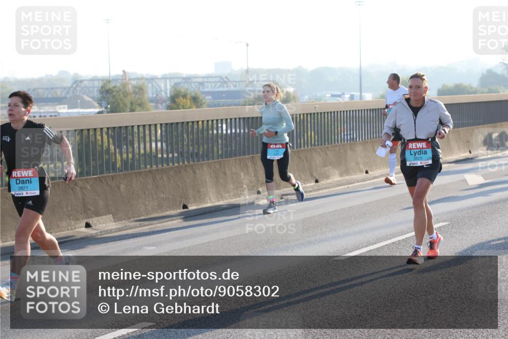 03.10.2025 - Köhlbrandbrückenlauf Lena Gebhardt http://msf.ph/oto/9058302 03.10.2025 09:18:23 Position 1 2671, 3625 meine-sportfotos.de