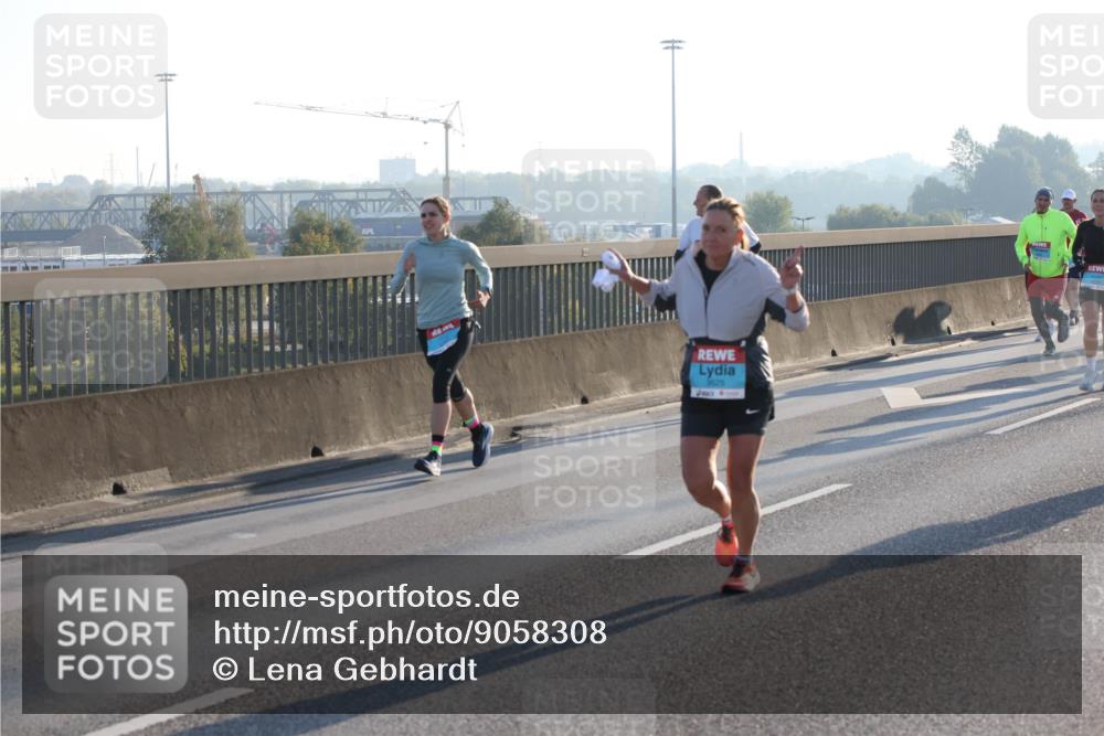 03.10.2025 - Köhlbrandbrückenlauf Lena Gebhardt http://msf.ph/oto/9058308 03.10.2025 09:18:24 Position 1  meine-sportfotos.de