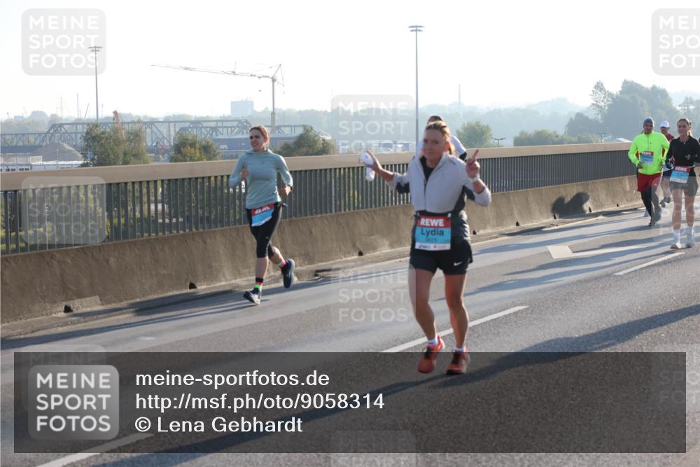 03.10.2025 - Köhlbrandbrückenlauf Lena Gebhardt http://msf.ph/oto/9058314 03.10.2025 09:18:24 Position 1  meine-sportfotos.de
