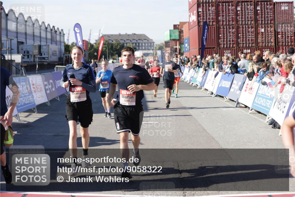 03.10.2025 - Köhlbrandbrückenlauf Jannik Wohlers http://msf.ph/oto/9058322 03.10.2025 13:11:51 Ziel 4100, 4101, 4178, 4353, 4354, 4469, 4568, 4685, 4736, 5097, 5396, 5426, 5866, 5869, 5937, 6033, 6048, 6049, 6622, 6763, 6796 meine-sportfotos.de