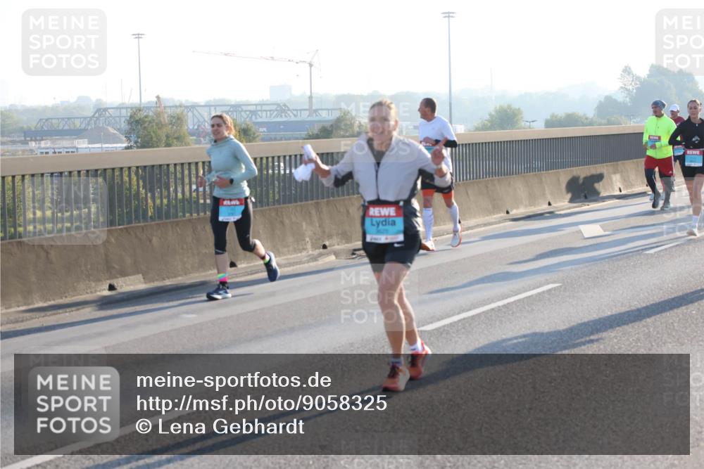 03.10.2025 - Köhlbrandbrückenlauf Lena Gebhardt http://msf.ph/oto/9058325 03.10.2025 09:18:24 Position 1  meine-sportfotos.de