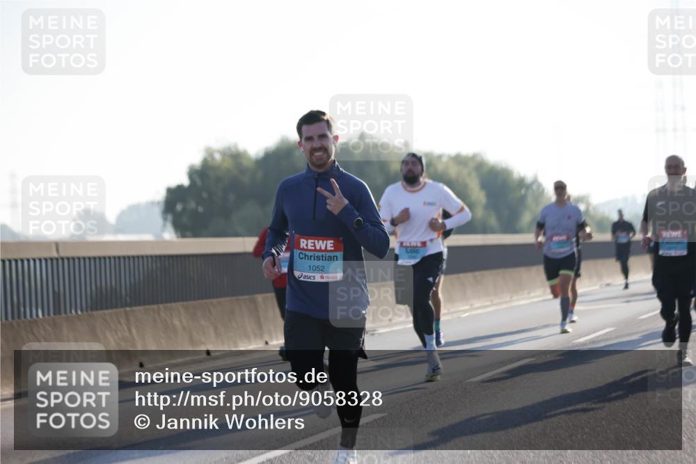 03.10.2025 - Köhlbrandbrückenlauf Jannik Wohlers http://msf.ph/oto/9058328 03.10.2025 09:13:59 Position 3 1052 meine-sportfotos.de