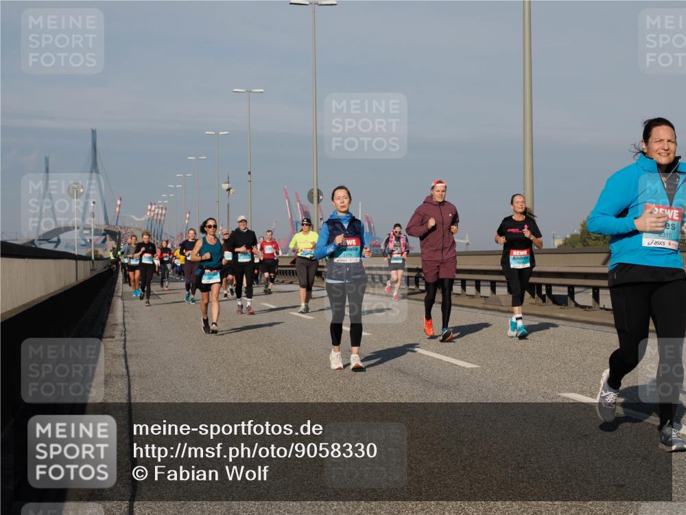 03.10.2025 - Köhlbrandbrückenlauf Fabian Wolf http://msf.ph/oto/9058330 03.10.2025 10:04:20 Position 3 2315, 3170 meine-sportfotos.de