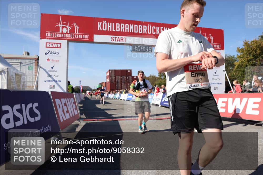 03.10.2025 - Köhlbrandbrückenlauf Lena Gebhardt http://msf.ph/oto/9058332 03.10.2025 13:09:40 Ziel 4262, 4298, 4358, 4365, 4502, 4614, 5803, 5813, 5907, 6308, 6379, 6438, 6481, 6659, 6667, 6803 meine-sportfotos.de