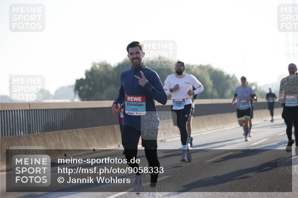 03.10.2025 - Köhlbrandbrückenlauf Jannik Wohlers http://msf.ph/oto/9058333 03.10.2025 09:13:59 Position 3 1052 meine-sportfotos.de