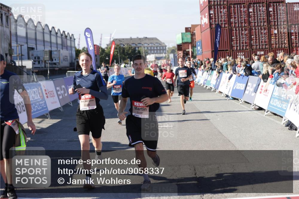03.10.2025 - Köhlbrandbrückenlauf Jannik Wohlers http://msf.ph/oto/9058337 03.10.2025 13:11:51 Ziel 4100, 4101, 4178, 4353, 4354, 4469, 4568, 4685, 4736, 5097, 5396, 5426, 5866, 5869, 5937, 6033, 6048, 6049, 6622, 6763, 6796 meine-sportfotos.de