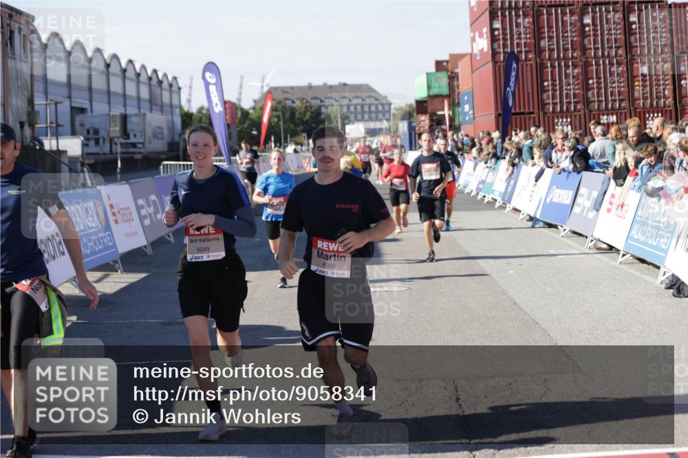03.10.2025 - Köhlbrandbrückenlauf Jannik Wohlers http://msf.ph/oto/9058341 03.10.2025 13:11:51 Ziel 4100, 4101, 4178, 4353, 4354, 4469, 4568, 4685, 4736, 5097, 5396, 5426, 5866, 5869, 5937, 6033, 6048, 6049, 6622, 6763, 6796 meine-sportfotos.de
