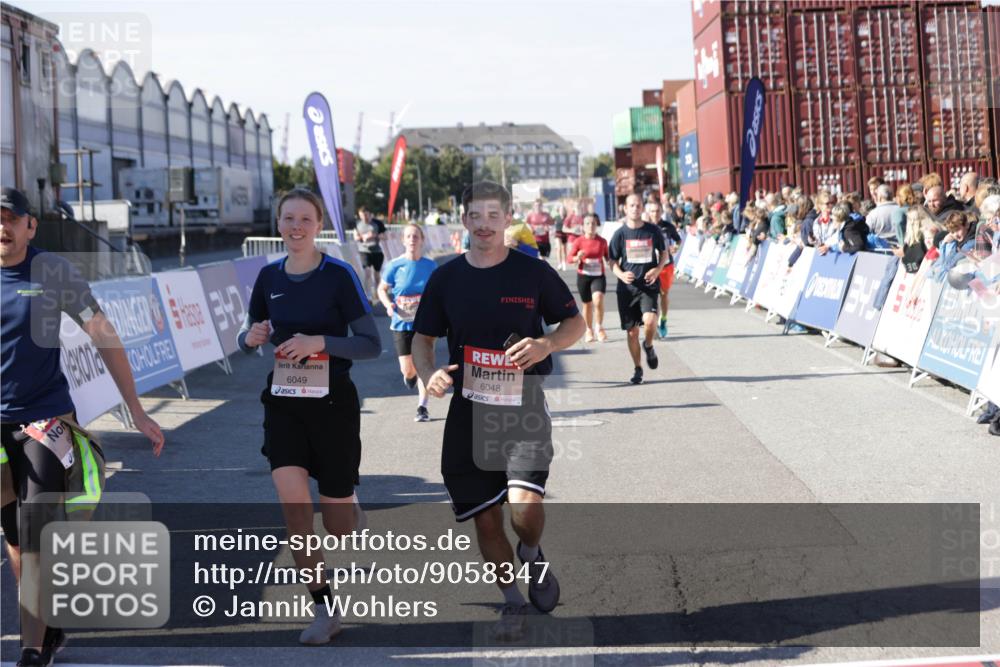 03.10.2025 - Köhlbrandbrückenlauf Jannik Wohlers http://msf.ph/oto/9058347 03.10.2025 13:11:52 Ziel 4100, 4101, 4178, 4353, 4354, 4469, 4568, 4685, 4736, 5097, 5396, 5426, 5866, 5869, 5937, 6033, 6048, 6049, 6622, 6763, 6796 meine-sportfotos.de