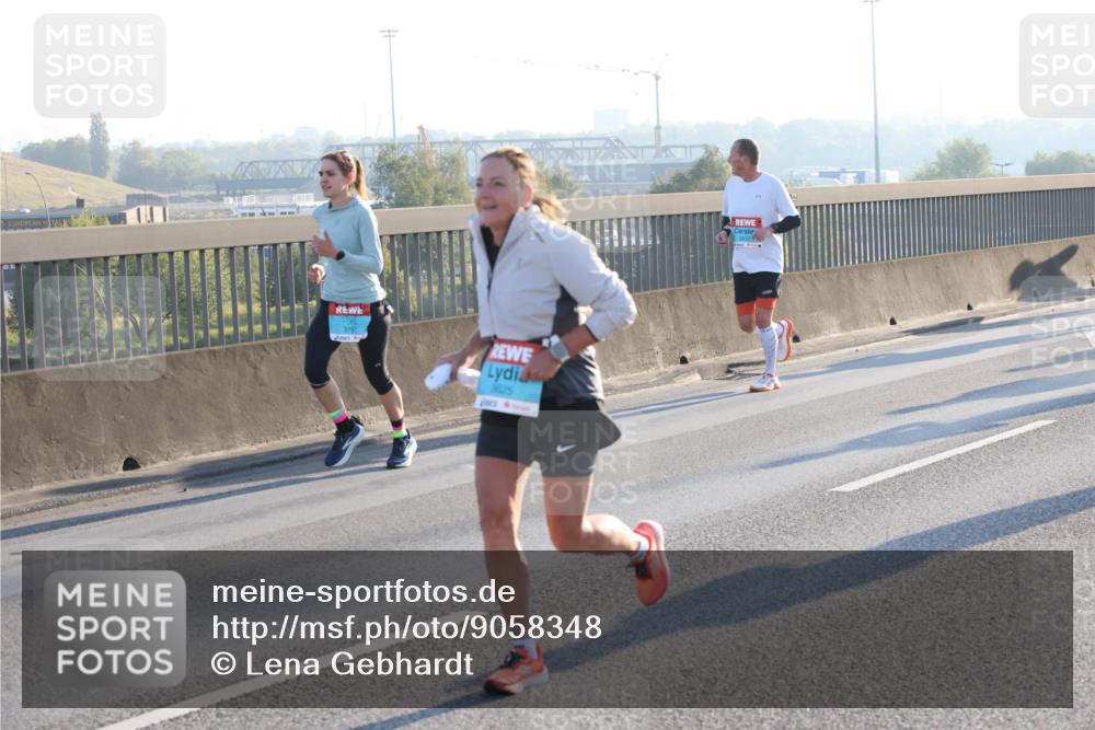03.10.2025 - Köhlbrandbrückenlauf Lena Gebhardt http://msf.ph/oto/9058348 03.10.2025 09:18:25 Position 1 3625, 2672 meine-sportfotos.de