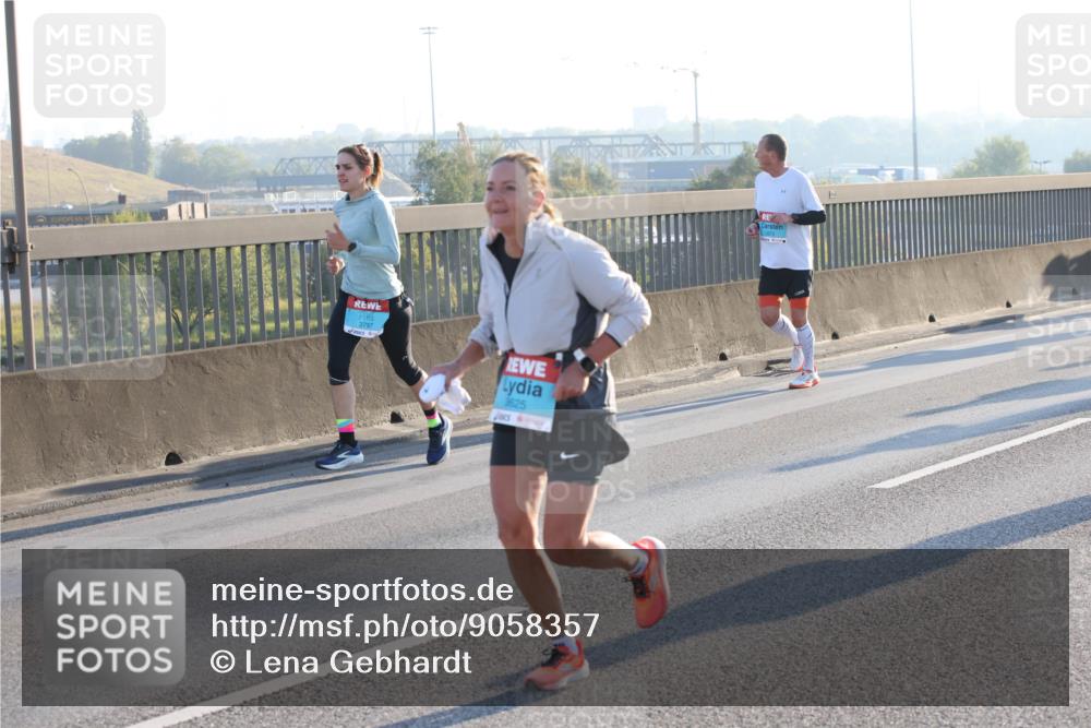 03.10.2025 - Köhlbrandbrückenlauf Lena Gebhardt http://msf.ph/oto/9058357 03.10.2025 09:18:25 Position 1 3797, 3625 meine-sportfotos.de