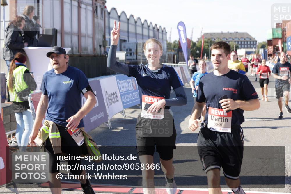 03.10.2025 - Köhlbrandbrückenlauf Jannik Wohlers http://msf.ph/oto/9058366 03.10.2025 13:11:52 Ziel 4100, 4101, 4178, 4353, 4354, 4469, 4568, 4685, 4736, 5097, 5396, 5426, 5866, 5869, 5937, 6033, 6048, 6049, 6622, 6763, 6796 meine-sportfotos.de