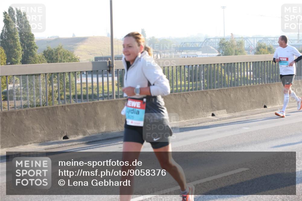 03.10.2025 - Köhlbrandbrückenlauf Lena Gebhardt http://msf.ph/oto/9058376 03.10.2025 09:18:25 Position 1 825 meine-sportfotos.de