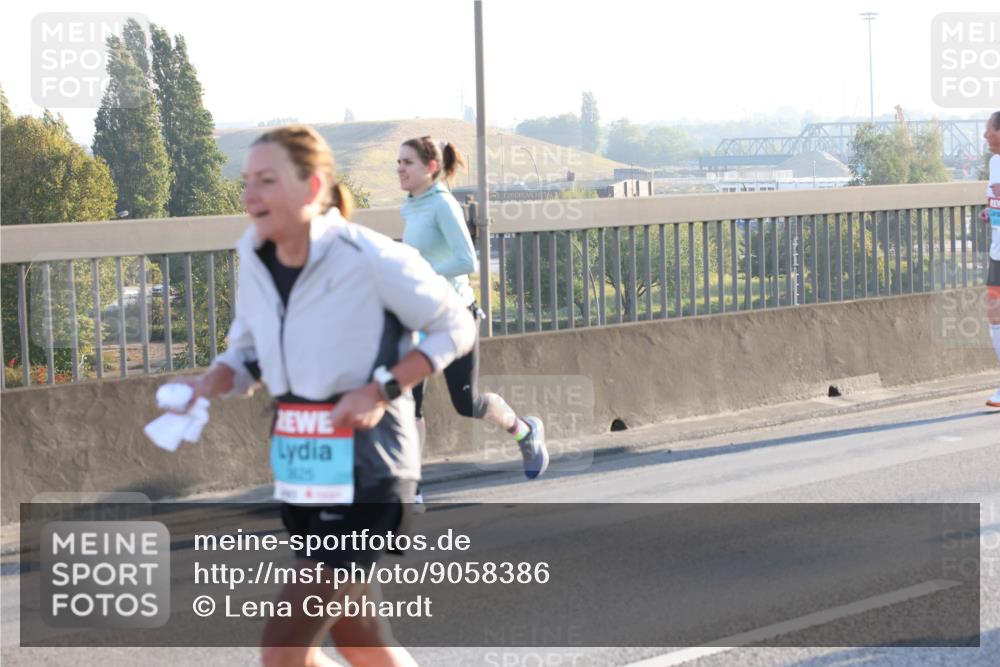 03.10.2025 - Köhlbrandbrückenlauf Lena Gebhardt http://msf.ph/oto/9058386 03.10.2025 09:18:25 Position 1  meine-sportfotos.de