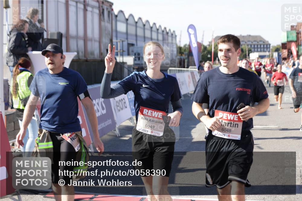03.10.2025 - Köhlbrandbrückenlauf Jannik Wohlers http://msf.ph/oto/9058390 03.10.2025 13:11:52 Ziel 4100, 4101, 4178, 4353, 4354, 4469, 4568, 4685, 4736, 5097, 5396, 5426, 5866, 5869, 5937, 6033, 6048, 6049, 6622, 6763, 6796 meine-sportfotos.de
