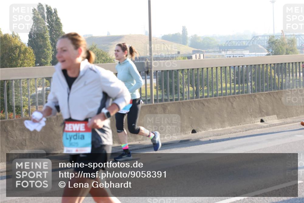 03.10.2025 - Köhlbrandbrückenlauf Lena Gebhardt http://msf.ph/oto/9058391 03.10.2025 09:18:26 Position 1  meine-sportfotos.de