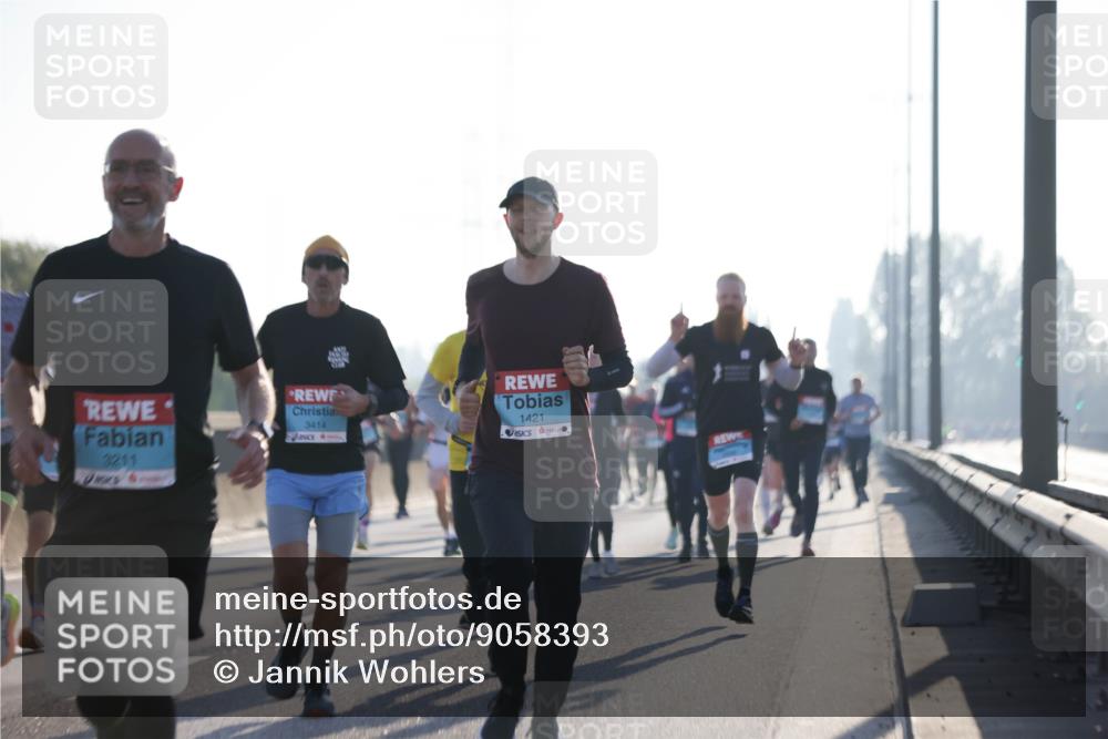 03.10.2025 - Köhlbrandbrückenlauf Jannik Wohlers http://msf.ph/oto/9058393 03.10.2025 09:14:01 Position 3 3211, 3414, 1421 meine-sportfotos.de