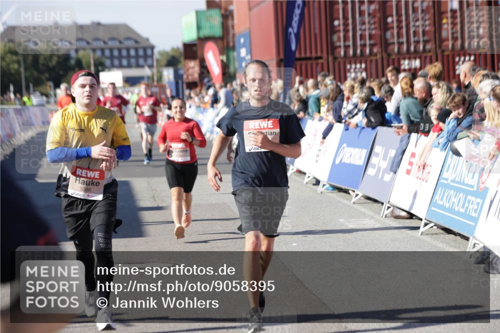 03.10.2025 - Köhlbrandbrückenlauf Jannik Wohlers http://msf.ph/oto/9058395 03.10.2025 13:11:53 Ziel 4100, 4101, 4178, 4353, 4354, 4469, 4685, 5097, 5396, 5426, 5866, 5869, 6033, 6048, 6049, 6622, 6763, 6796 meine-sportfotos.de