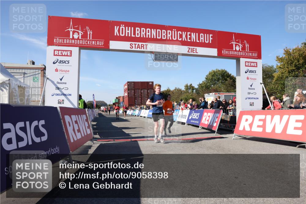 03.10.2025 - Köhlbrandbrückenlauf Lena Gebhardt http://msf.ph/oto/9058398 03.10.2025 13:09:43 Ziel 4262, 4358, 4365, 4502, 4614, 5803, 5813, 5907, 6308, 6379, 6438, 6659, 6803 meine-sportfotos.de
