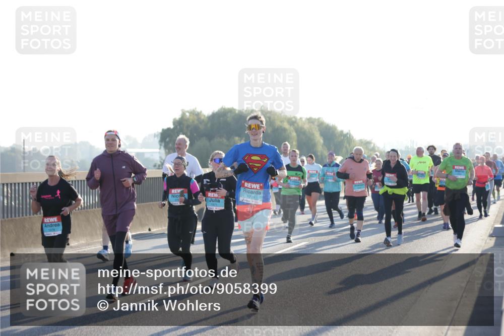 03.10.2025 - Köhlbrandbrückenlauf Jannik Wohlers http://msf.ph/oto/9058399 03.10.2025 09:21:47 Position 3 1978, 1971, 1709 meine-sportfotos.de