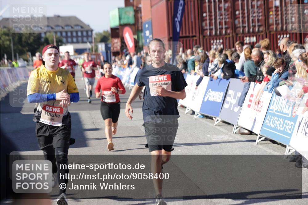 03.10.2025 - Köhlbrandbrückenlauf Jannik Wohlers http://msf.ph/oto/9058400 03.10.2025 13:11:53 Ziel 4100, 4101, 4178, 4353, 4354, 4469, 4685, 5097, 5396, 5426, 5866, 5869, 6033, 6048, 6049, 6622, 6763, 6796 meine-sportfotos.de