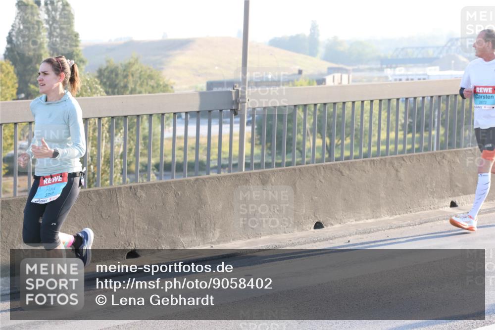 03.10.2025 - Köhlbrandbrückenlauf Lena Gebhardt http://msf.ph/oto/9058402 03.10.2025 09:18:26 Position 1 3797, 2672 meine-sportfotos.de