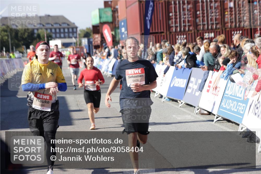 03.10.2025 - Köhlbrandbrückenlauf Jannik Wohlers http://msf.ph/oto/9058404 03.10.2025 13:11:53 Ziel 4100, 4101, 4178, 4353, 4354, 4469, 4685, 5097, 5396, 5426, 5866, 5869, 6033, 6048, 6049, 6622, 6763, 6796 meine-sportfotos.de