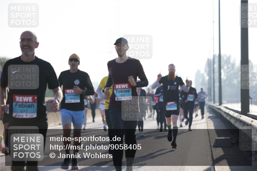 03.10.2025 - Köhlbrandbrückenlauf Jannik Wohlers http://msf.ph/oto/9058405 03.10.2025 09:14:01 Position 3 3211, 3414, 1421 meine-sportfotos.de