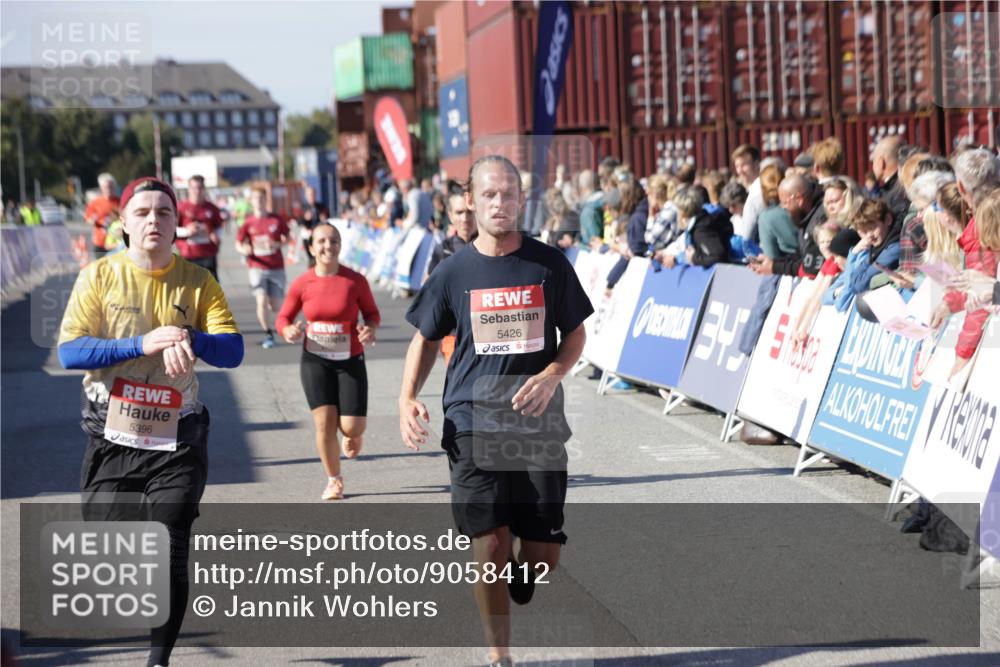 03.10.2025 - Köhlbrandbrückenlauf Jannik Wohlers http://msf.ph/oto/9058412 03.10.2025 13:11:53 Ziel 4100, 4101, 4178, 4353, 4354, 4469, 4685, 5097, 5396, 5426, 5866, 5869, 6033, 6048, 6049, 6622, 6763, 6796 meine-sportfotos.de