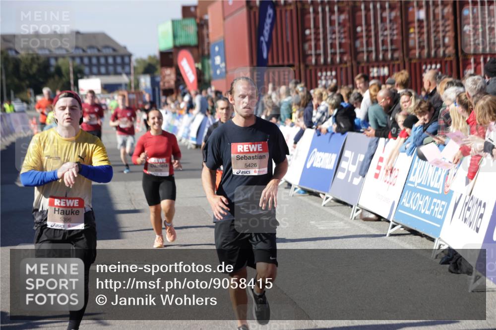 03.10.2025 - Köhlbrandbrückenlauf Jannik Wohlers http://msf.ph/oto/9058415 03.10.2025 13:11:54 Ziel 4100, 4101, 4178, 4353, 4354, 4469, 4685, 5097, 5396, 5426, 5910, 5911, 6033, 6048, 6049, 6622, 6763, 6796 meine-sportfotos.de