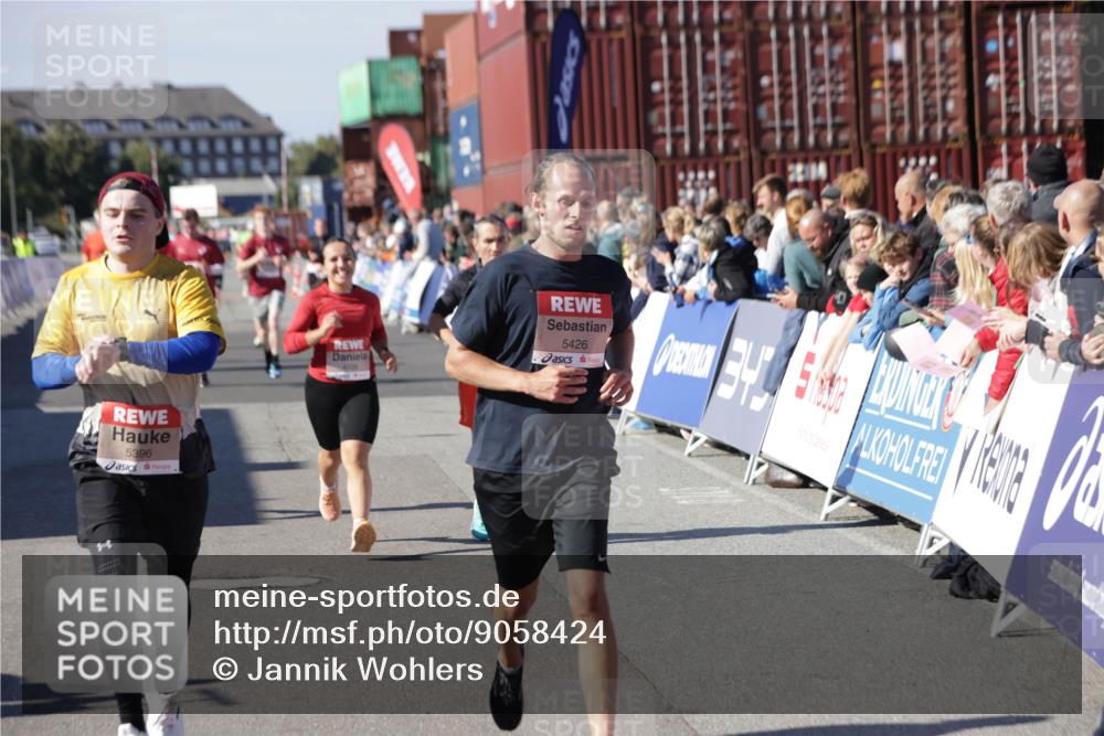03.10.2025 - Köhlbrandbrückenlauf Jannik Wohlers http://msf.ph/oto/9058424 03.10.2025 13:11:54 Ziel 4100, 4101, 4178, 4353, 4354, 4469, 4685, 5097, 5396, 5426, 5910, 5911, 6033, 6048, 6049, 6622, 6763, 6796 meine-sportfotos.de