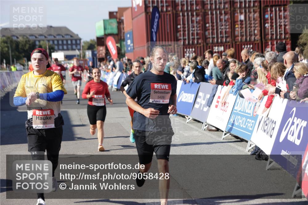 03.10.2025 - Köhlbrandbrückenlauf Jannik Wohlers http://msf.ph/oto/9058428 03.10.2025 13:11:54 Ziel 4100, 4101, 4178, 4353, 4354, 4469, 4685, 5097, 5396, 5426, 5910, 5911, 6033, 6048, 6049, 6622, 6763, 6796 meine-sportfotos.de
