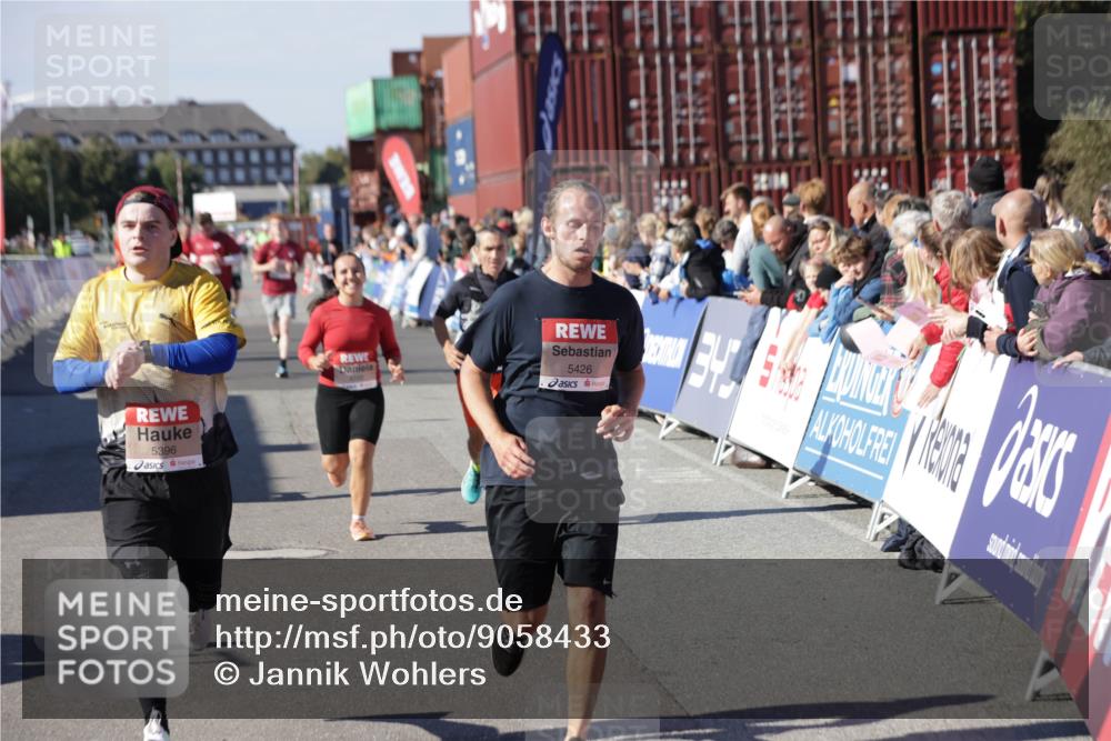 03.10.2025 - Köhlbrandbrückenlauf Jannik Wohlers http://msf.ph/oto/9058433 03.10.2025 13:11:54 Ziel 4100, 4101, 4178, 4353, 4354, 4469, 4685, 5097, 5396, 5426, 5910, 5911, 6033, 6048, 6049, 6622, 6763, 6796 meine-sportfotos.de