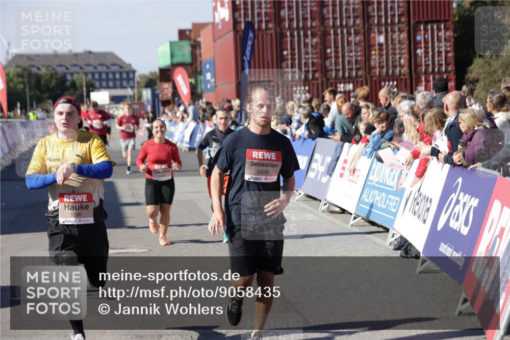 03.10.2025 - Köhlbrandbrückenlauf Jannik Wohlers http://msf.ph/oto/9058435 03.10.2025 13:11:54 Ziel 4100, 4101, 4178, 4353, 4354, 4469, 4685, 5097, 5396, 5426, 5910, 5911, 6033, 6048, 6049, 6622, 6763, 6796 meine-sportfotos.de