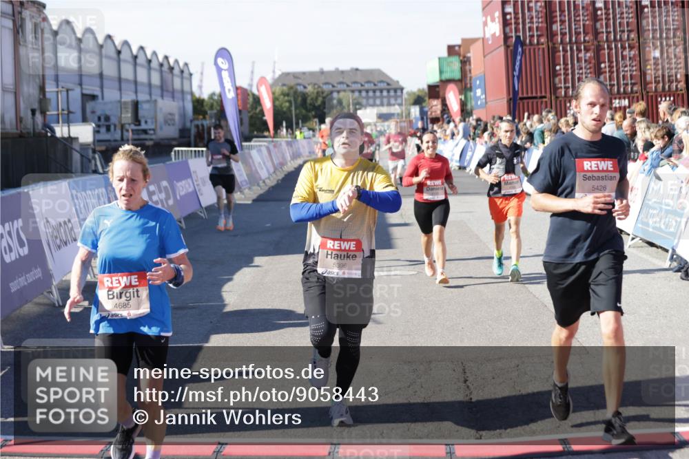 03.10.2025 - Köhlbrandbrückenlauf Jannik Wohlers http://msf.ph/oto/9058443 03.10.2025 13:11:54 Ziel 4100, 4101, 4178, 4353, 4354, 4469, 4685, 5097, 5396, 5426, 5910, 5911, 6033, 6048, 6049, 6622, 6763, 6796 meine-sportfotos.de