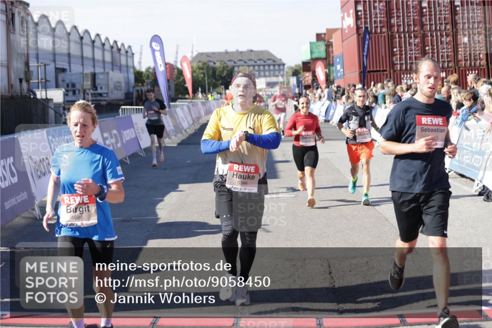 03.10.2025 - Köhlbrandbrückenlauf Jannik Wohlers http://msf.ph/oto/9058450 03.10.2025 13:11:54 Ziel 4100, 4101, 4178, 4353, 4354, 4469, 4685, 5097, 5396, 5426, 5910, 5911, 6033, 6048, 6049, 6622, 6763, 6796 meine-sportfotos.de