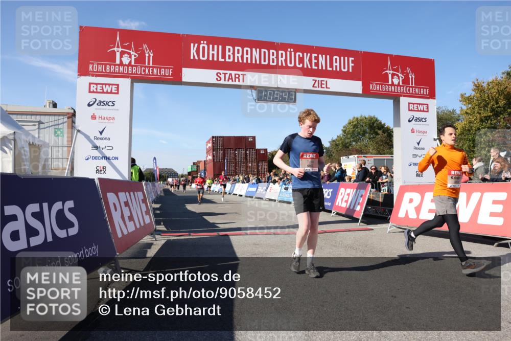 03.10.2025 - Köhlbrandbrückenlauf Lena Gebhardt http://msf.ph/oto/9058452 03.10.2025 13:09:44 Ziel 4262, 4358, 4365, 4502, 4614, 5803, 5813, 5907, 5941, 6308, 6379, 6438, 6659, 6803 meine-sportfotos.de