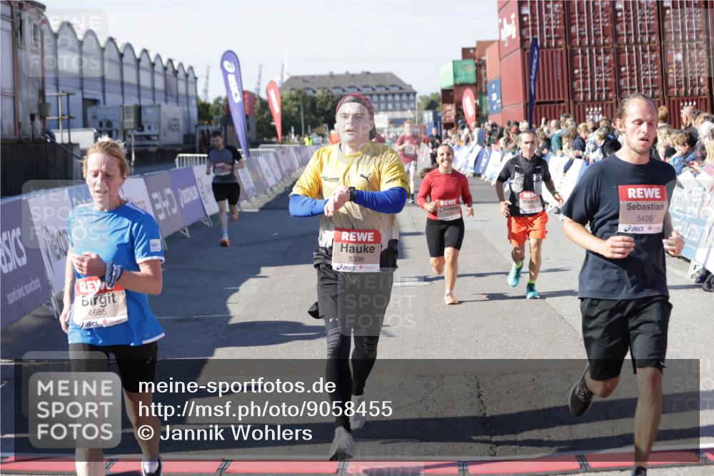 03.10.2025 - Köhlbrandbrückenlauf Jannik Wohlers http://msf.ph/oto/9058455 03.10.2025 13:11:54 Ziel 4100, 4101, 4178, 4353, 4354, 4469, 4685, 5097, 5396, 5426, 5910, 5911, 6033, 6048, 6049, 6622, 6763, 6796 meine-sportfotos.de