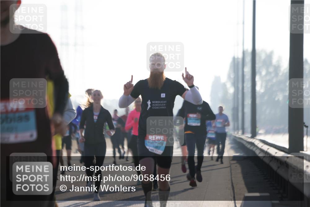 03.10.2025 - Köhlbrandbrückenlauf Jannik Wohlers http://msf.ph/oto/9058456 03.10.2025 09:14:02 Position 3 335 meine-sportfotos.de