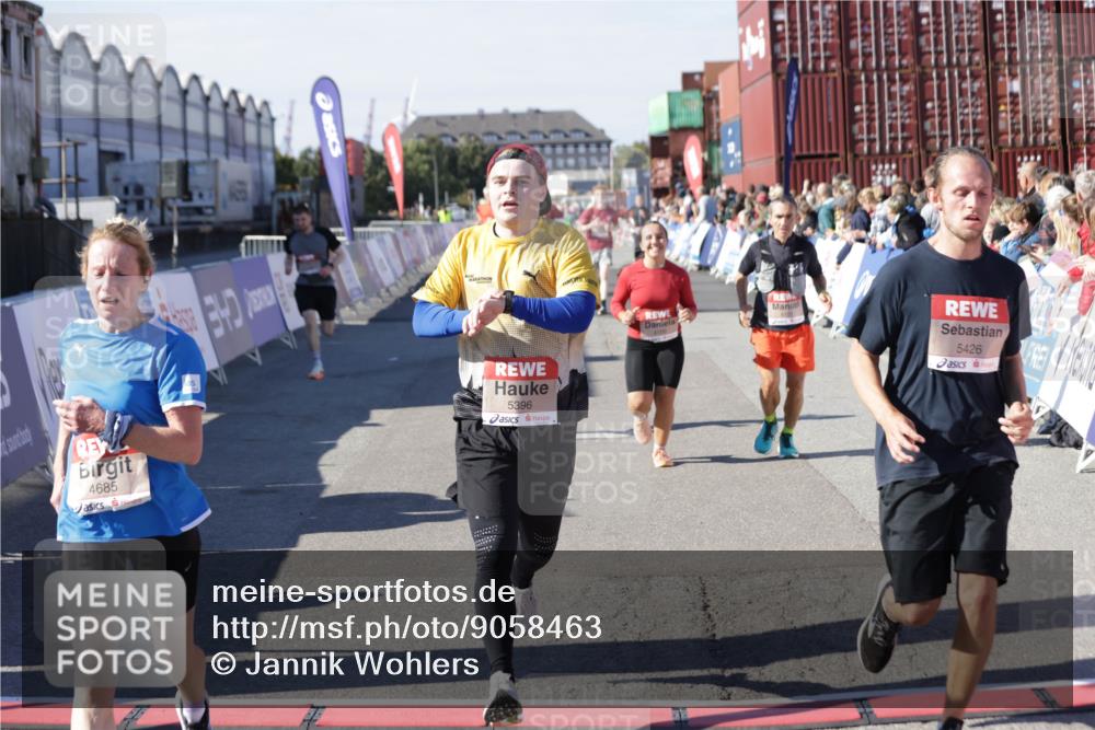 03.10.2025 - Köhlbrandbrückenlauf Jannik Wohlers http://msf.ph/oto/9058463 03.10.2025 13:11:55 Ziel 4100, 4101, 4469, 4685, 5097, 5396, 5426, 5910, 5911, 6033, 6048, 6049, 6622, 6763, 6796 meine-sportfotos.de