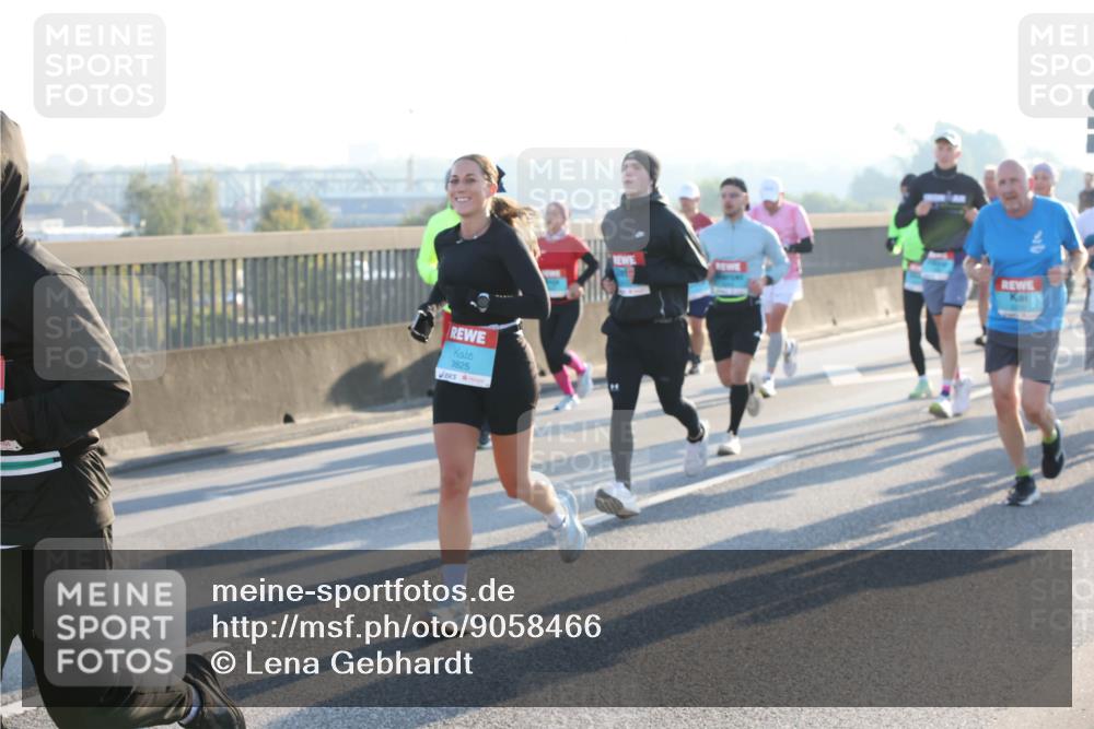 03.10.2025 - Köhlbrandbrückenlauf Lena Gebhardt http://msf.ph/oto/9058466 03.10.2025 09:18:27 Position 1 3825 meine-sportfotos.de