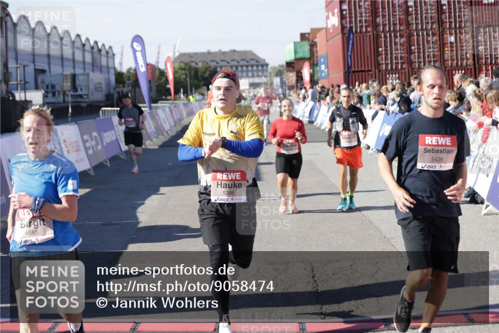 03.10.2025 - Köhlbrandbrückenlauf Jannik Wohlers http://msf.ph/oto/9058474 03.10.2025 13:11:55 Ziel 4100, 4101, 4469, 4685, 5097, 5396, 5426, 5910, 5911, 6033, 6048, 6049, 6622, 6763, 6796 meine-sportfotos.de
